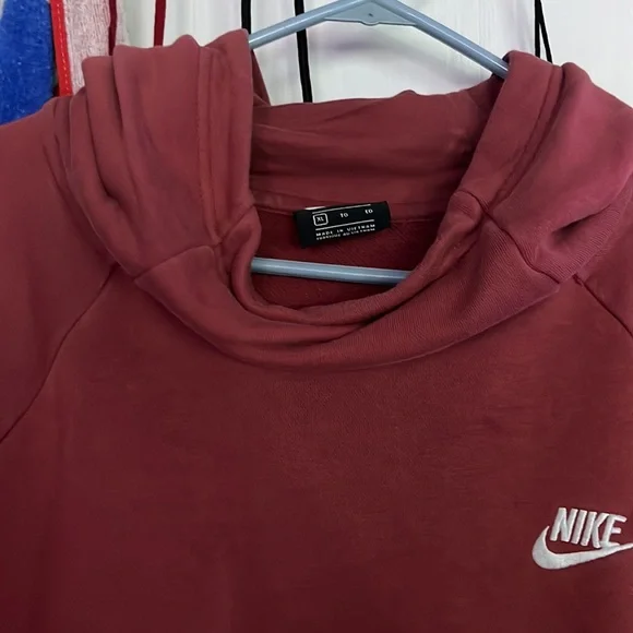 Nike woman’s pullover sweater cowl neck - Picture 4 of 7